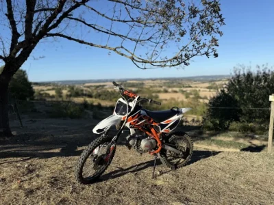 moto thermique pour randonnée en moto